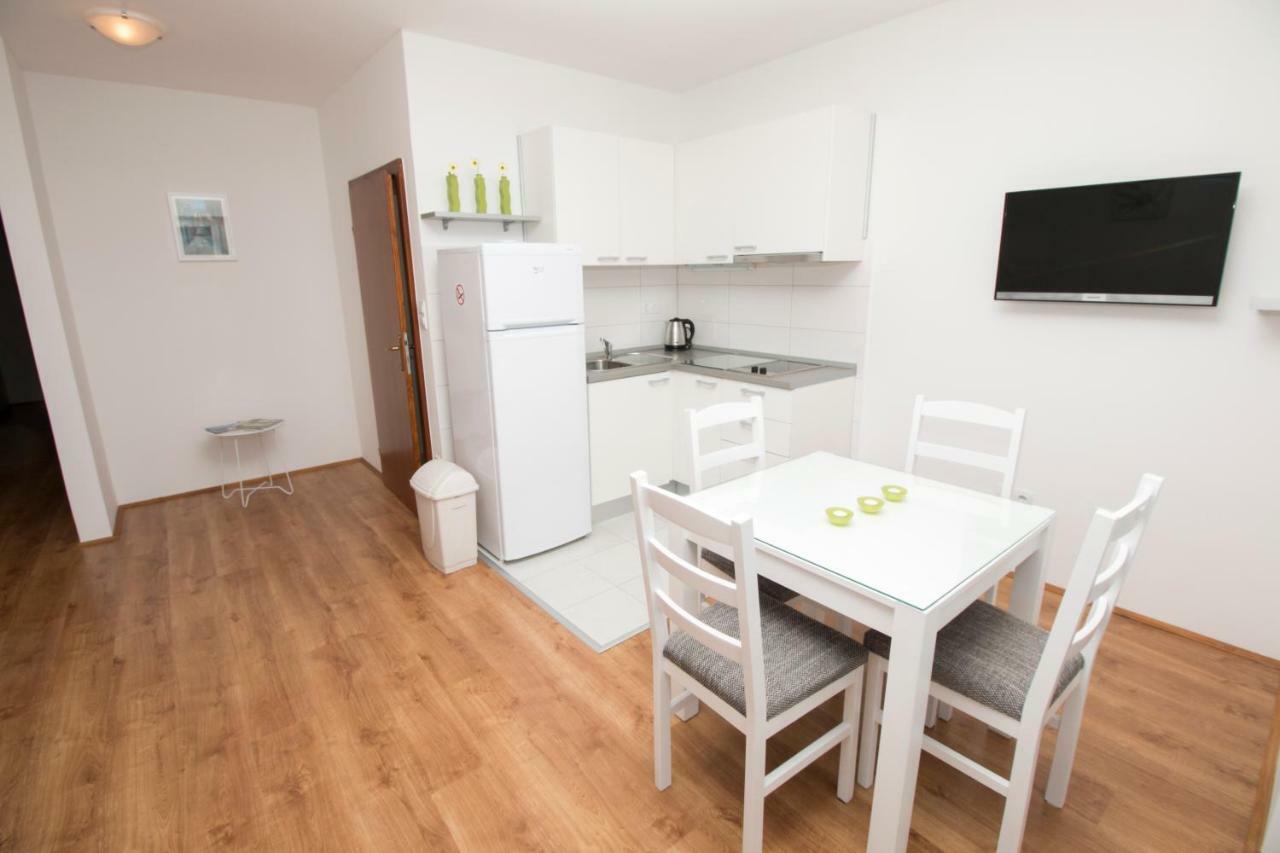 Apartments Liber Lokva Rogoznica Bagian luar foto