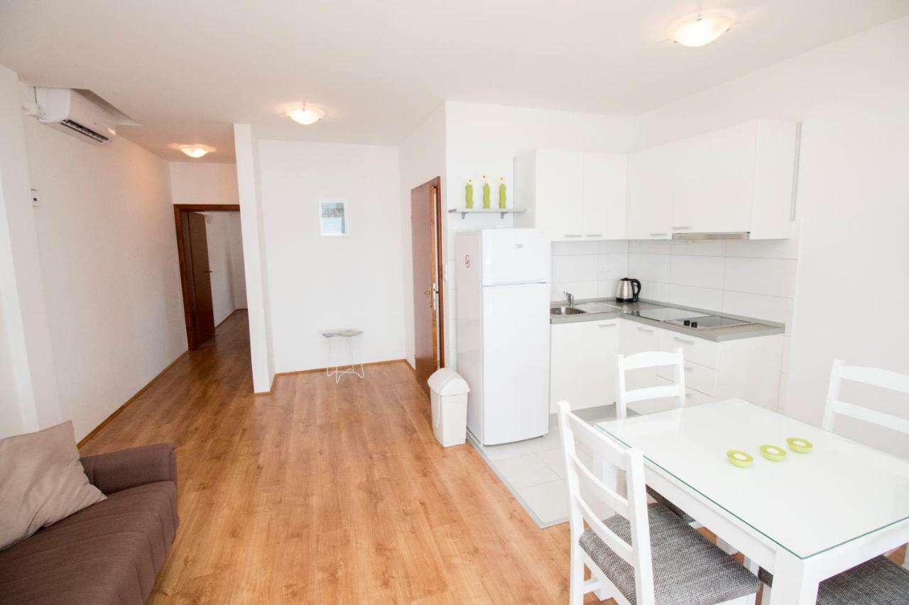 Apartments Liber Lokva Rogoznica Bagian luar foto